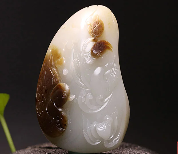 和田玉-鸳鸯戏莲